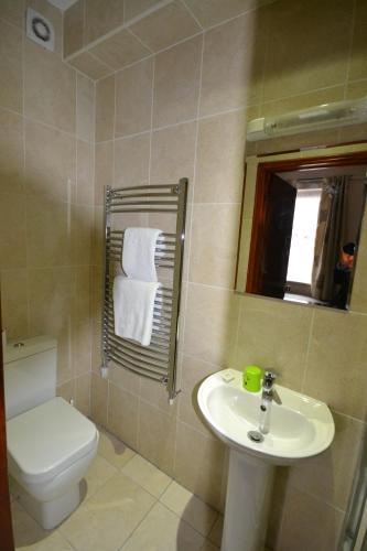 Airport Guest House - image 7