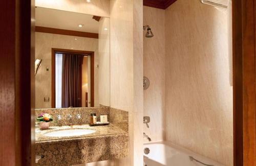 Bathroom, Hotel Horset Opera, Best Western Premier Collection near Auber RER Train Station