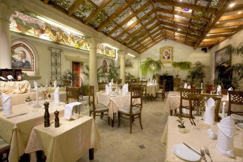 Green Garden Hotel - image 3