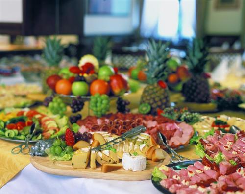 Green Garden Hotel - image 11