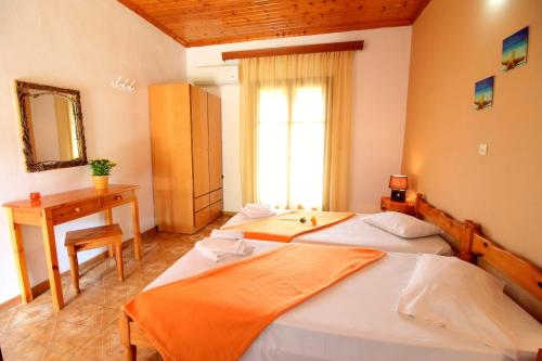 2 twin beds