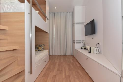 Oporto Bernardes Studios - São Lázaro Hostel in Porto