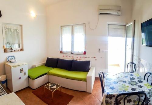 Apartments with a parking space Petrcane Zadar - 15508