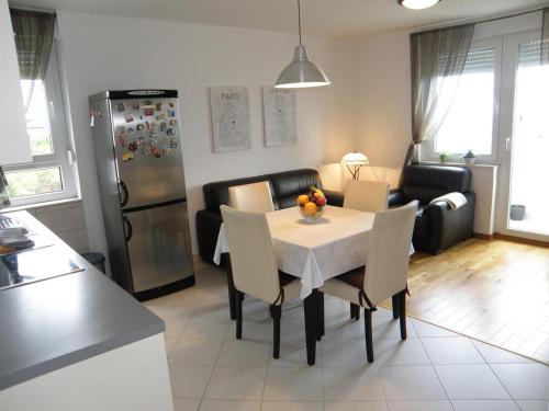  Apartments with WiFi Rijeka - 15579, Pension in Rijeka