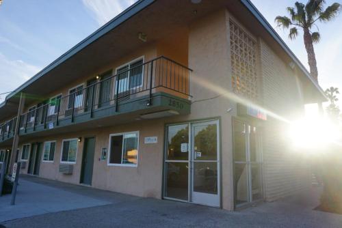 Entrance, Americas Best Value Inn Thousand Oaks in Thousand Oaks (CA)