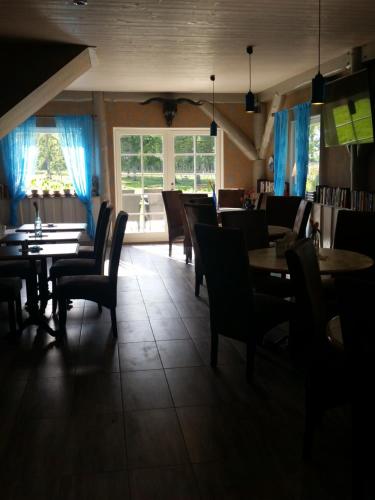 Restaurant, Ranna Villa Farm in Mandjala