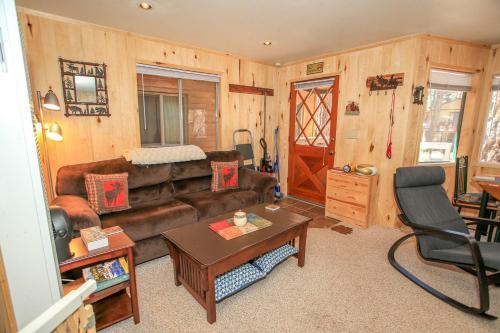 Cottage in the Pines-1667 by Big Bear Vacations - image 6