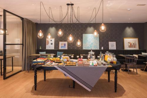 餐饮, Up Rooms Vic Hotel in 威西