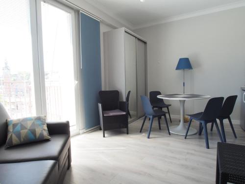 Grand-Tourist Center Point Apartments - image 14