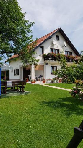 Guest House Adrijana in دريزنيك جراد