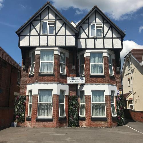 Landguard House Bed Only - Accommodation - Southampton