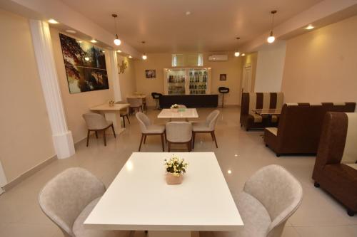 River S hotel 4