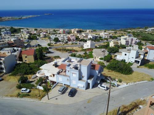 Exterior view, Petrakis sunset in Pelekanos