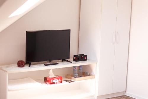 Deluxe Room (2 Adults + 1 Child)