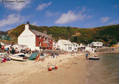 Bythynnod Sarn Group Cottages