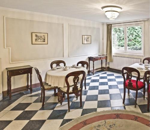 Restaurant, A Hotel Panzio 100 in Szigetmonostor