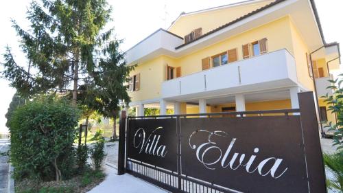  Villa Elvia Appartamento PT, Pension in Morrovalle