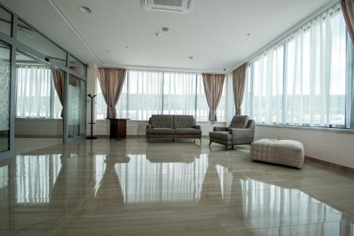 公共休息室/电视室, Hotel Novitas Livno in 利夫尼