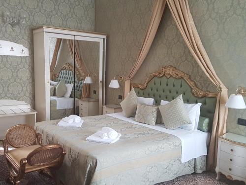 Friendly Venice Suites - image 2