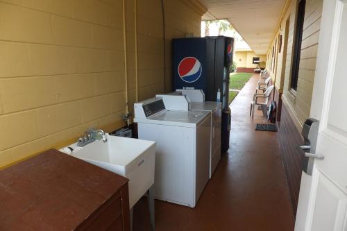 Budget Inn Express – Daytona Beach, FL