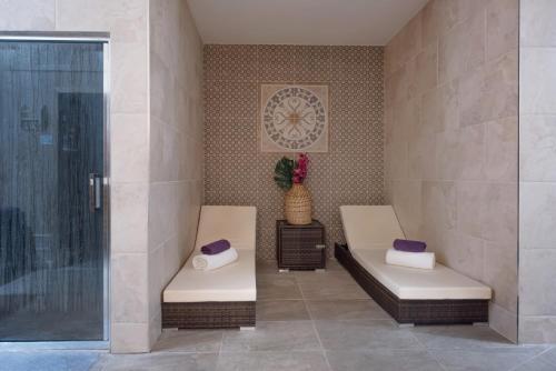 Lansbury Heritage Hotel - image 3