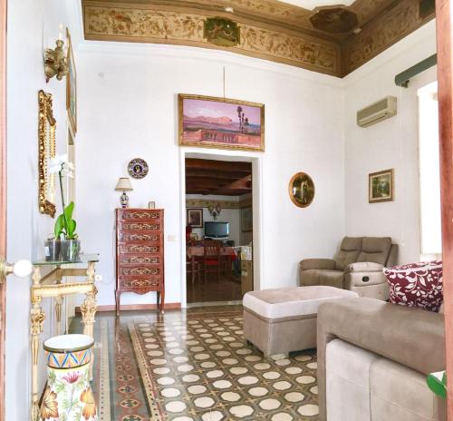 Casa De Spuches – Palermo, CA