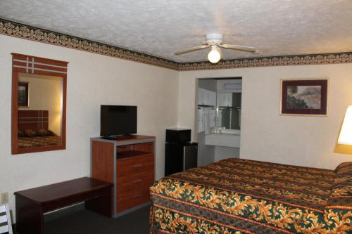 Apple Annie's Inn - image 8