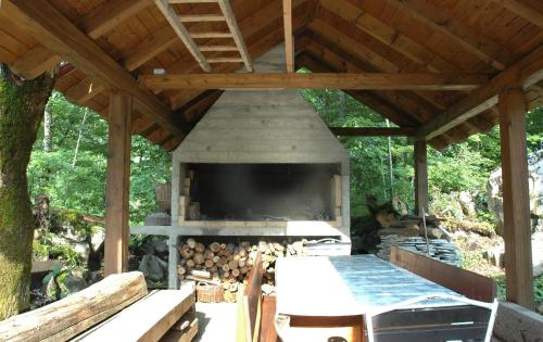 Iekārtas, M & J in Krasno Poļje