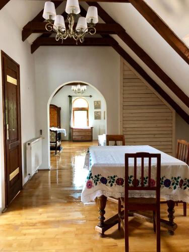 The Houses of History - anno 1830 in ทิฮานี่