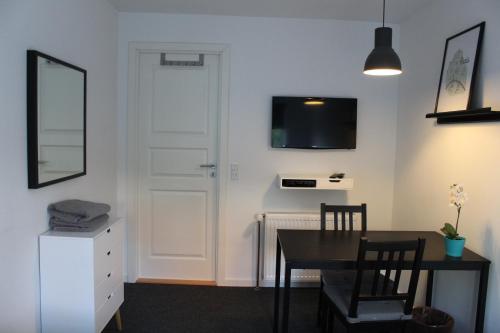 Close But Quiet - image 5