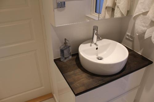 Close But Quiet - image 4