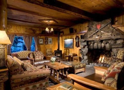 Tamarack Lodge - Accommodation - Mammoth Lakes