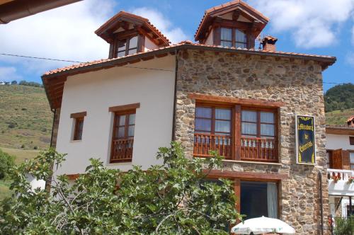  Mirador de Enterrias in Enterrias