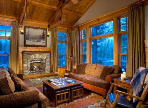 Tamarack Lodge