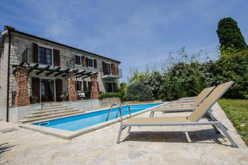 Peldbaseins, Villa Marinac in Musalez