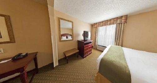 Holiday Inn Express Hotel & Suites San Antonio - Rivercenter Area, an IHG Hotel