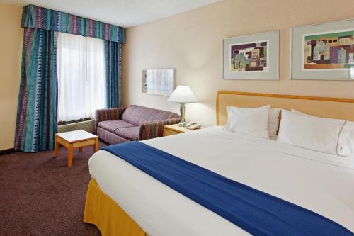 Holiday Inn Express Hotel & Suites San Antonio - Rivercenter Area, an IHG Hotel