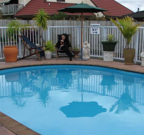 Swimming pool, Avenue Heights Motel in Avenues