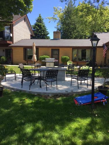 Lull-Abi Inn – Egg Harbor, WI