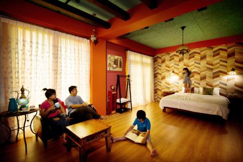 Fly Inn Located in Dongshan Township, Fly Inn is a perfect starting point from which to explore Yilan. The property features a wide range of facilities to make your stay a pleasant experience. Take advantage 