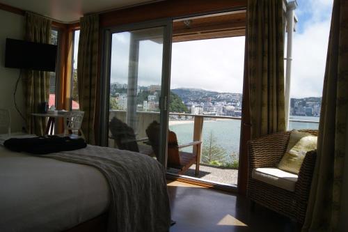 View, Oriental Bay At Its Best in Oriental Parade