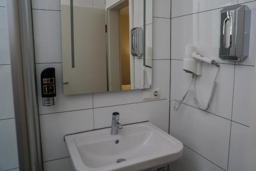 Hotel Dea - image 9