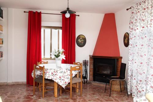 La Hojarasca in Cuevas Del Valle