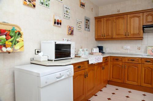 La Hojarasca in Cuevas Del Valle