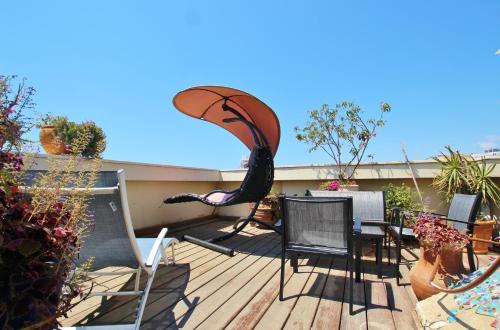 

Stunning 2 Bedrooms Roof Apartment In The Heart Of Tel Aviv