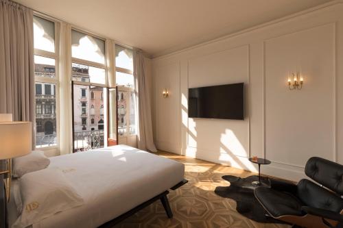 Hotel Palazzo Paruta near Grassi Palota