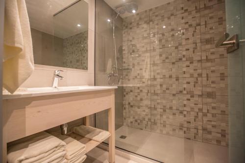 Stratovarius Nissi Rooms - image 8