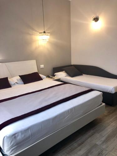 Superior Triple Room image 7