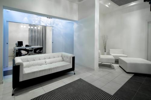 Atmosphere Suite Hotel - image 5