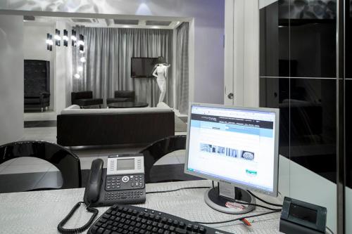 Atmosphere Suite Hotel - image 4